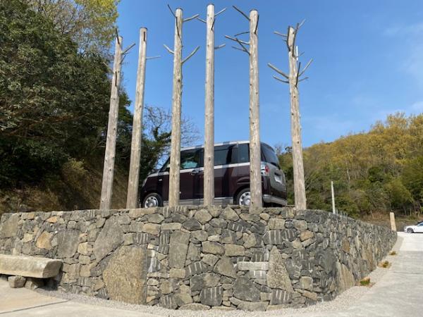 共栄木材にある、ケース・オーエンスさん手掛けた石垣（ストーンウォール）
